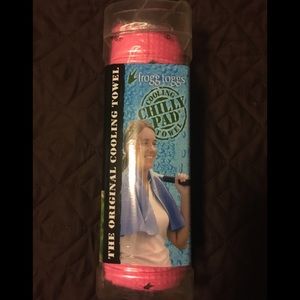 Frog Toggs cooling towel in pink